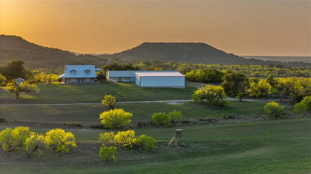 1952 FM 1689 Comanche, TX 76442