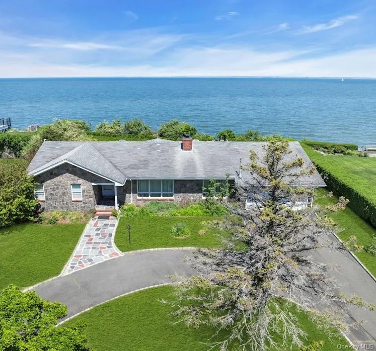 2100 Sound Drive Greenport, NY 11944