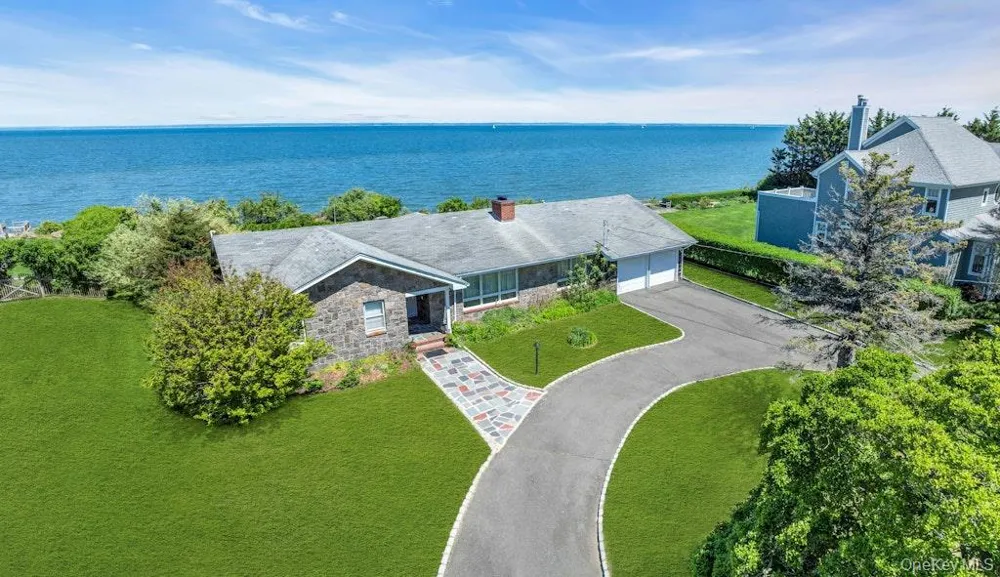 2100 Sound Drive Greenport, NY 11944