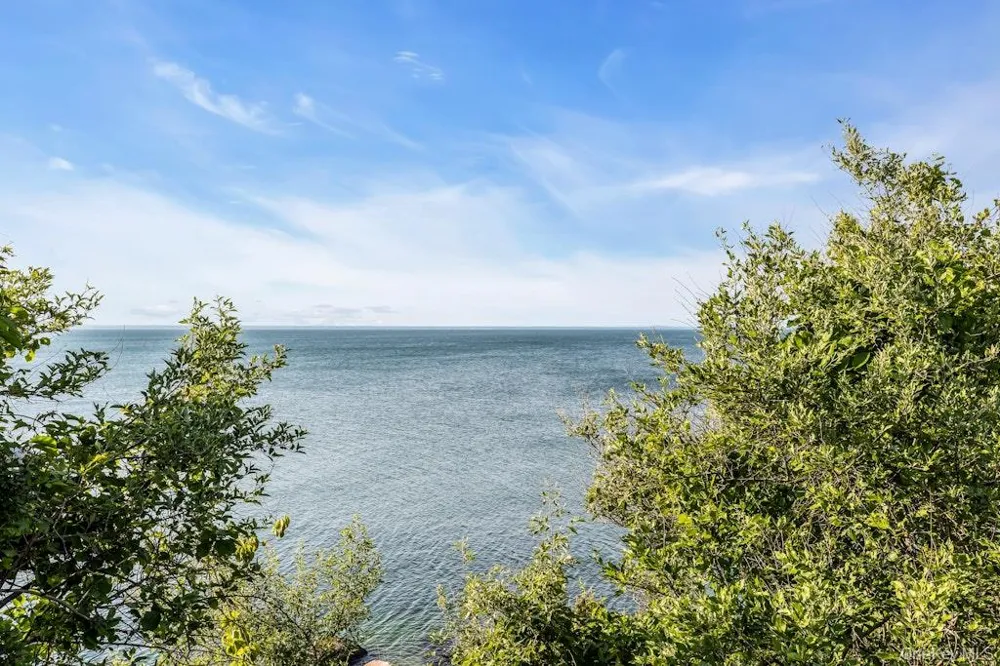 2100 Sound Drive Greenport, NY 11944