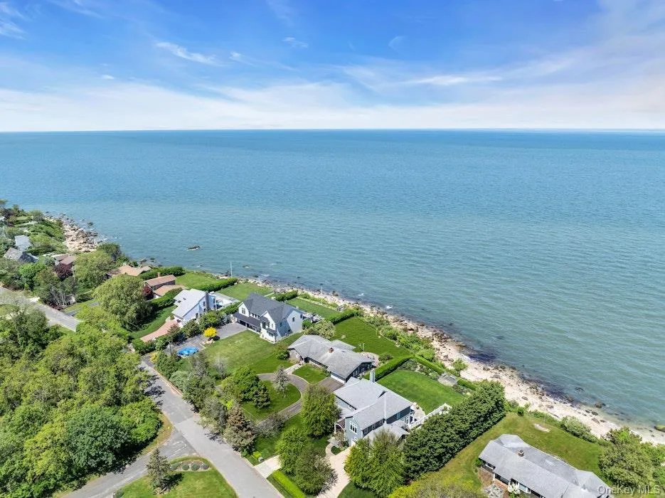 2100 Sound Drive Greenport, NY 11944