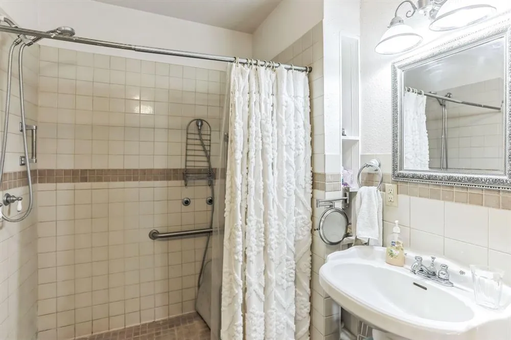 203 W Commerce St San Saba, TX 76877