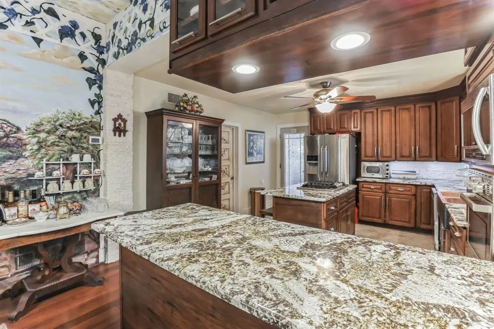 203 W Commerce St San Saba, TX 76877