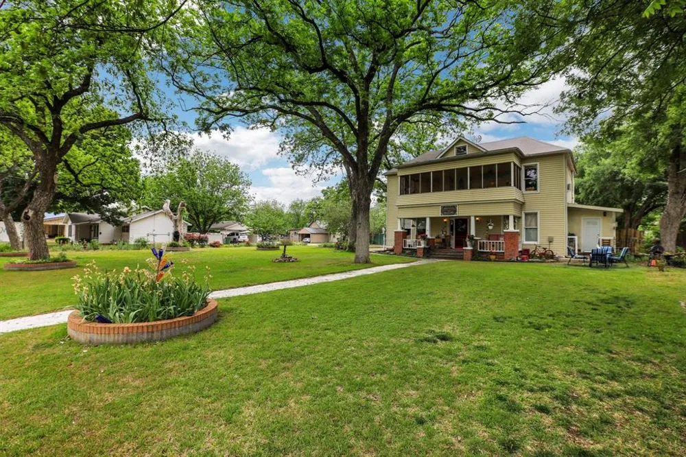 203 W Commerce St San Saba, TX 76877