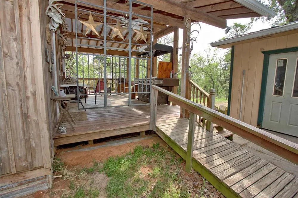 998 County Road 311 Tyler, TX 75706
