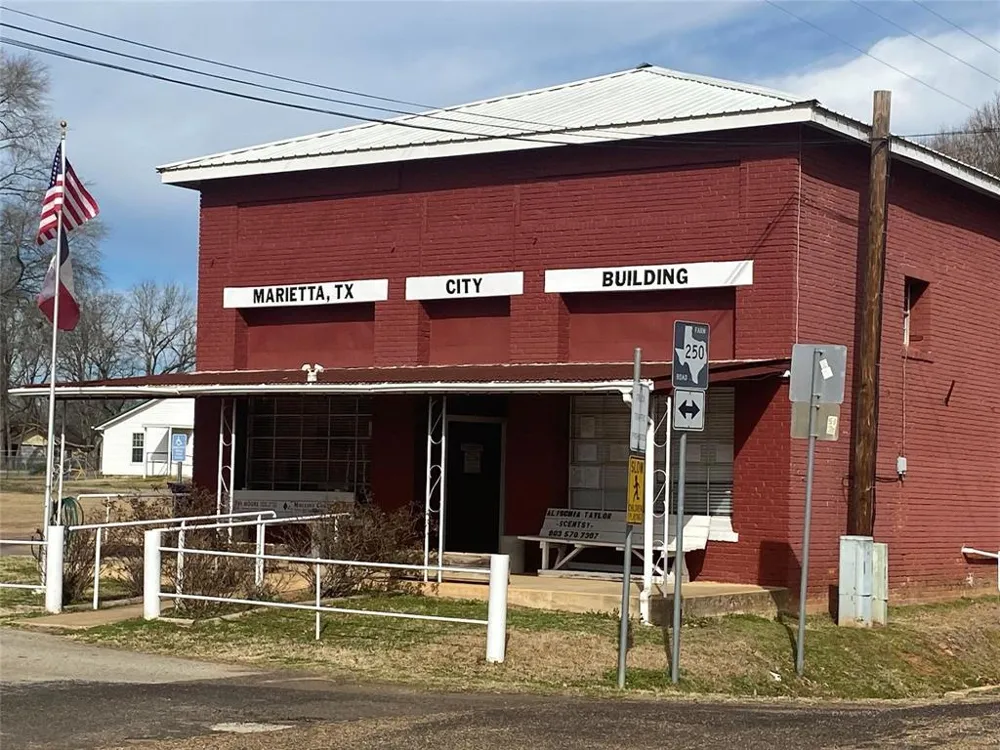 CR 2622 Marietta, TX 75566