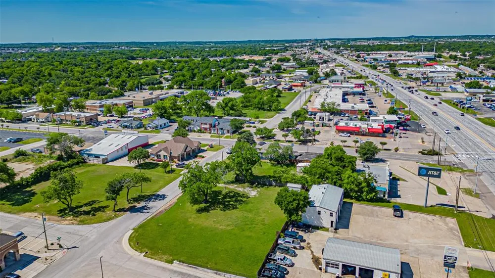 124 Anderson Street Burleson, TX 76028