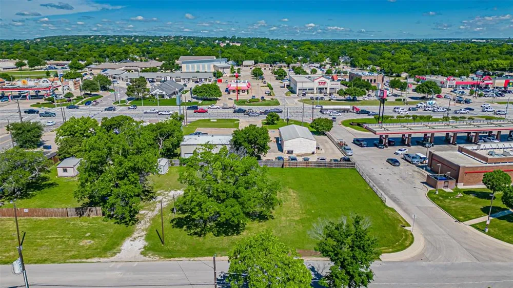124 Anderson Street Burleson, TX 76028