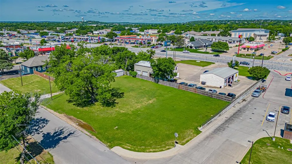 124 Anderson Street Burleson, TX 76028