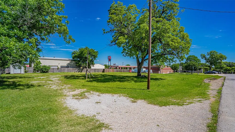124 Anderson Street Burleson, TX 76028