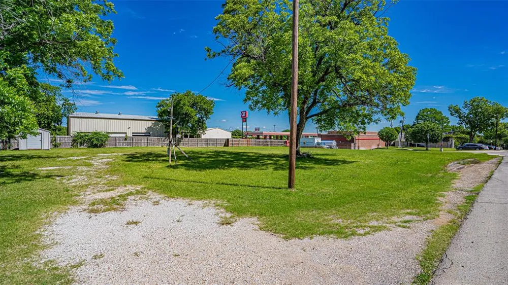 124 Anderson Street Burleson, TX 76028