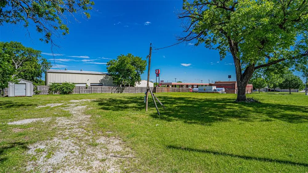 124 Anderson Street Burleson, TX 76028