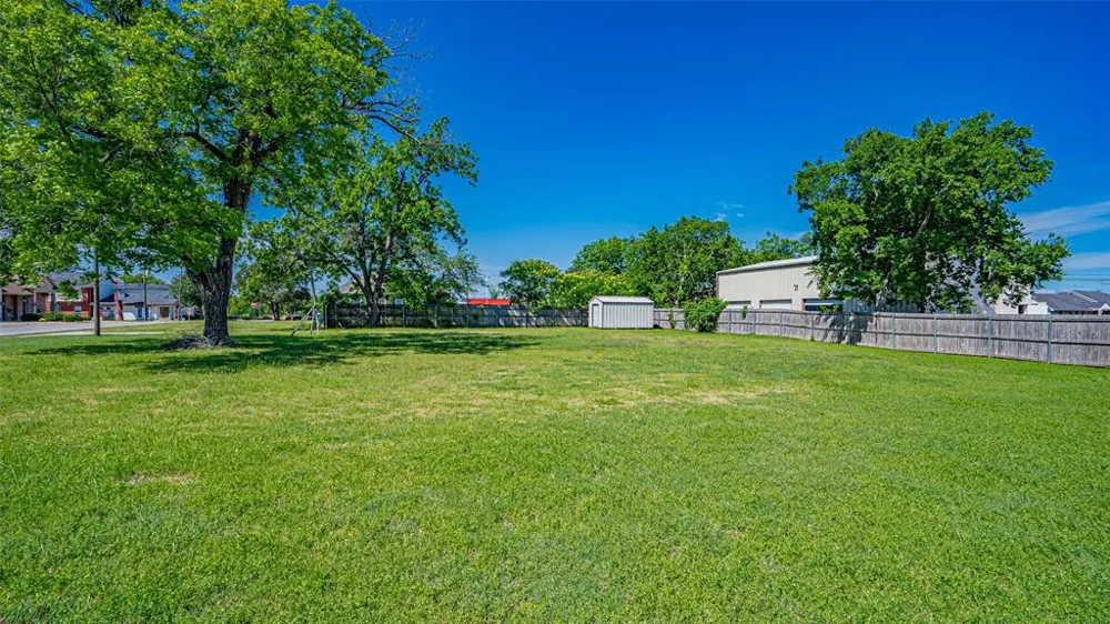 124 Anderson Street Burleson, TX 76028