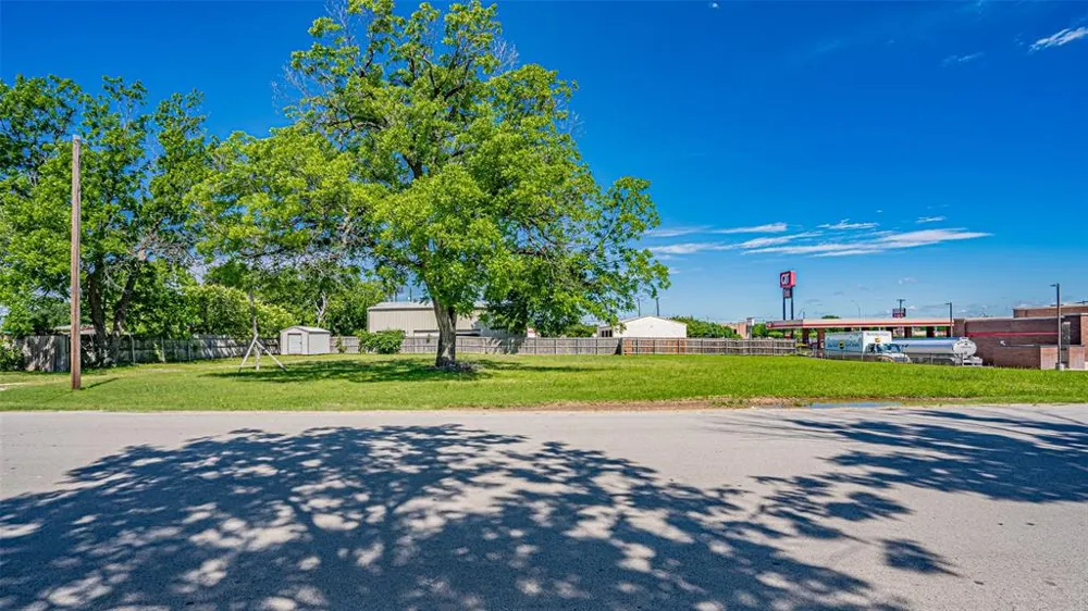 124 Anderson Street Burleson, TX 76028
