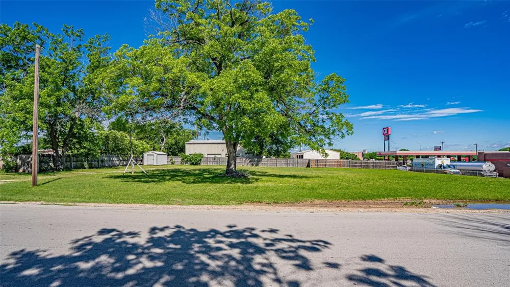 124 Anderson Street Burleson, TX 76028