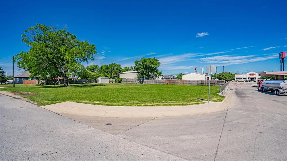 124 Anderson Street Burleson, TX 76028