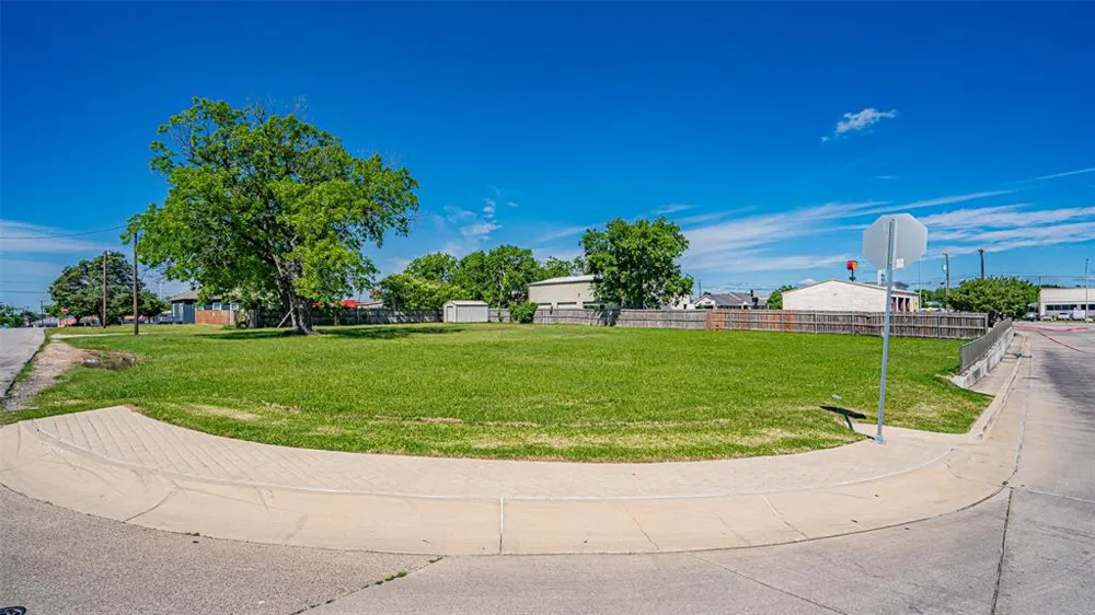 124 Anderson Street Burleson, TX 76028
