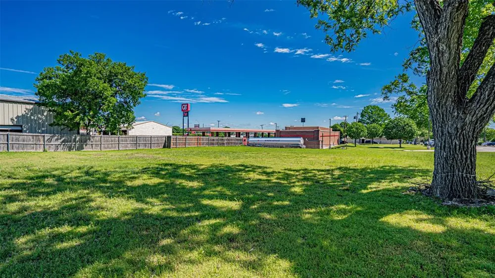 124 Anderson Street Burleson, TX 76028