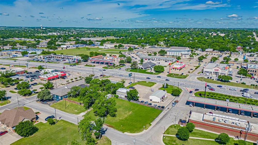 124 Anderson Street Burleson, TX 76028