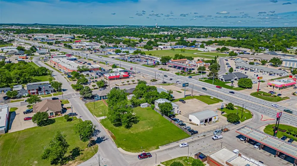 124 Anderson Street Burleson, TX 76028