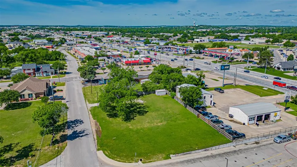 124 Anderson Street Burleson, TX 76028