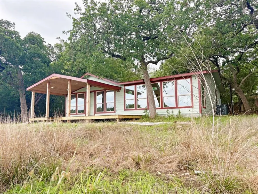 106 Caddo Smithville, TX 78957
