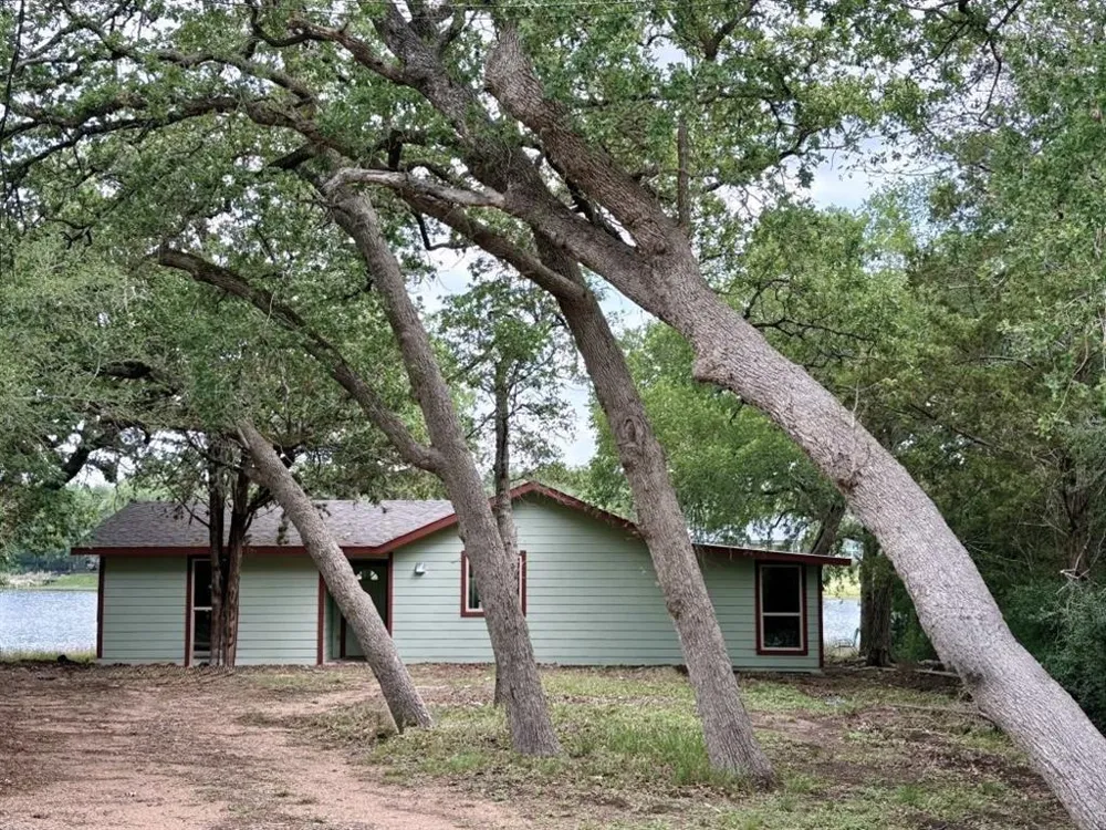 106 Caddo Smithville, TX 78957