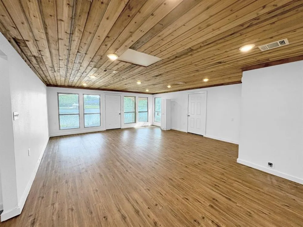106 Caddo Smithville, TX 78957