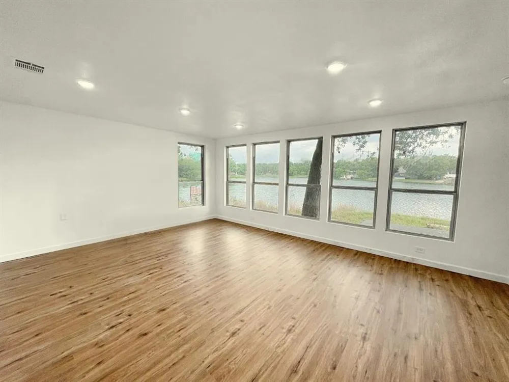106 Caddo Smithville, TX 78957