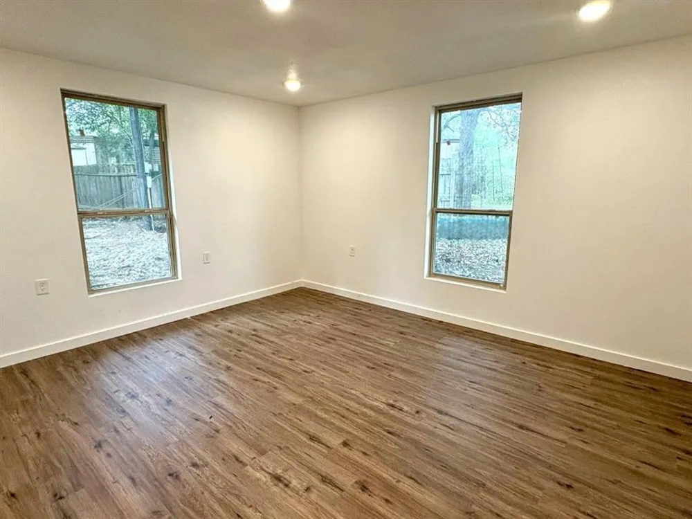 106 Caddo Smithville, TX 78957