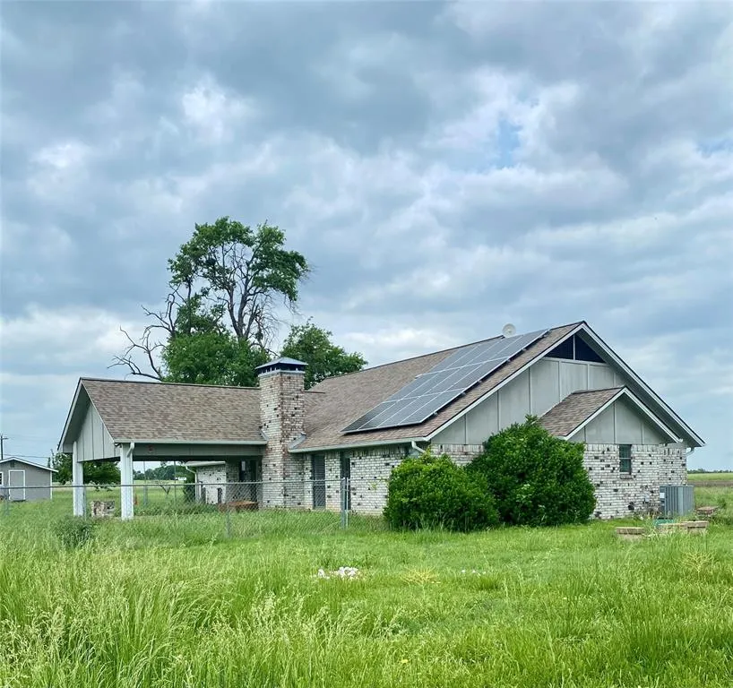 218 County Road 2992 Windom, TX 75492