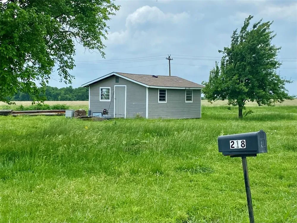 218 County Road 2992 Windom, TX 75492