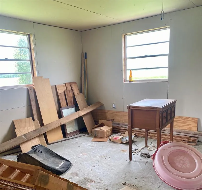 218 County Road 2992 Windom, TX 75492