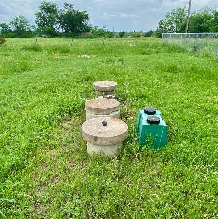218 County Road 2992 Windom, TX 75492