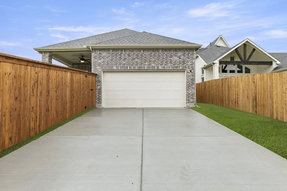 12710 Meadow Glen Rowlett, TX 75089