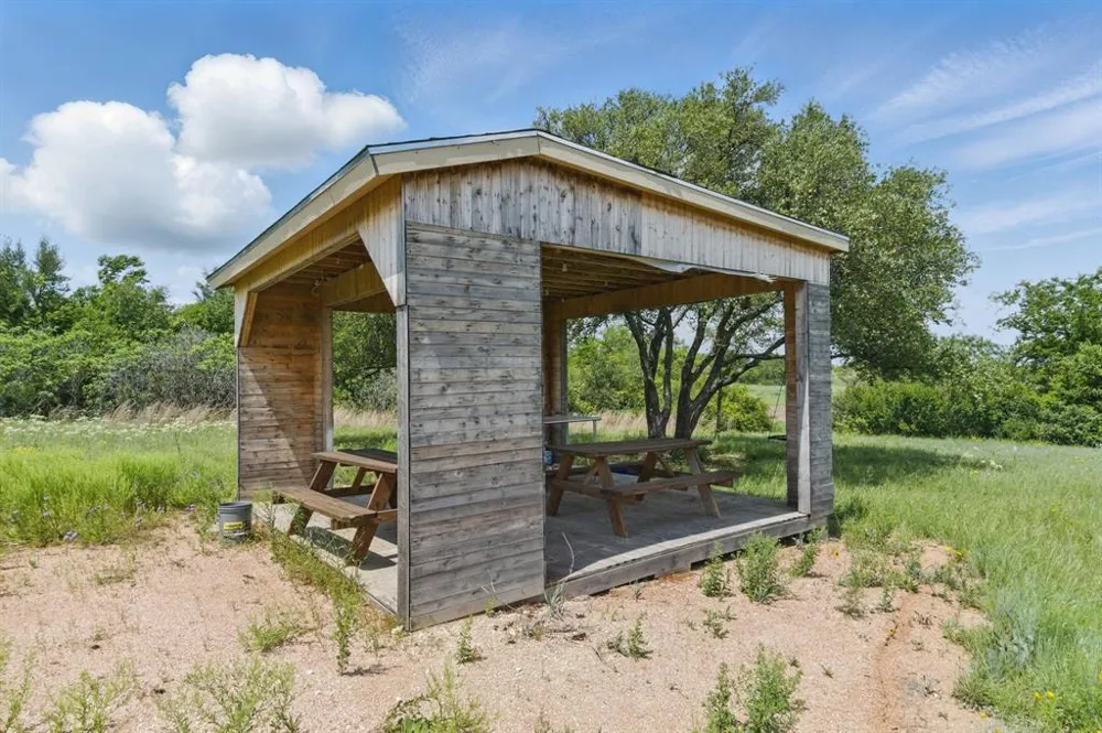 1613 County Road 440 De Leon, TX 76444