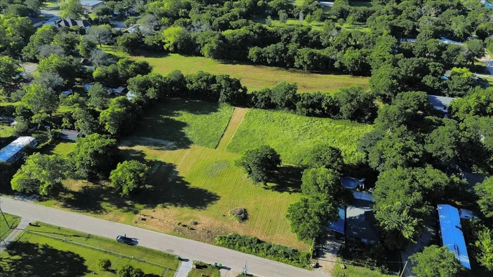Central Avenue Newark, TX 76071