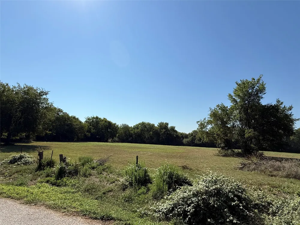 Central Avenue Newark, TX 76071
