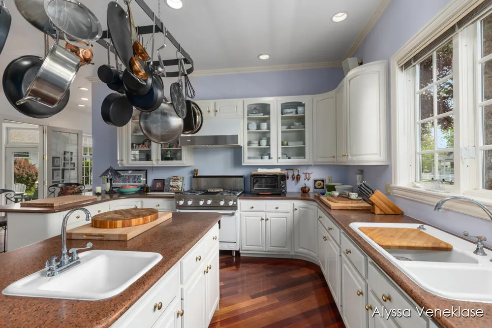 404 Shore Drive South Haven Charter Township, MI 49090