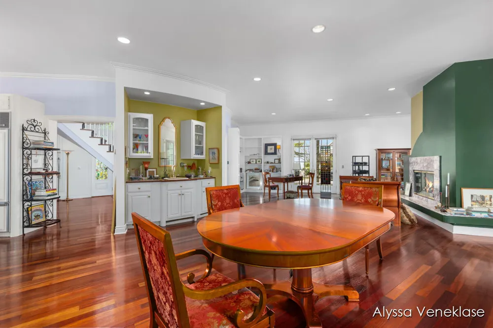 404 Shore Drive South Haven Charter Township, MI 49090