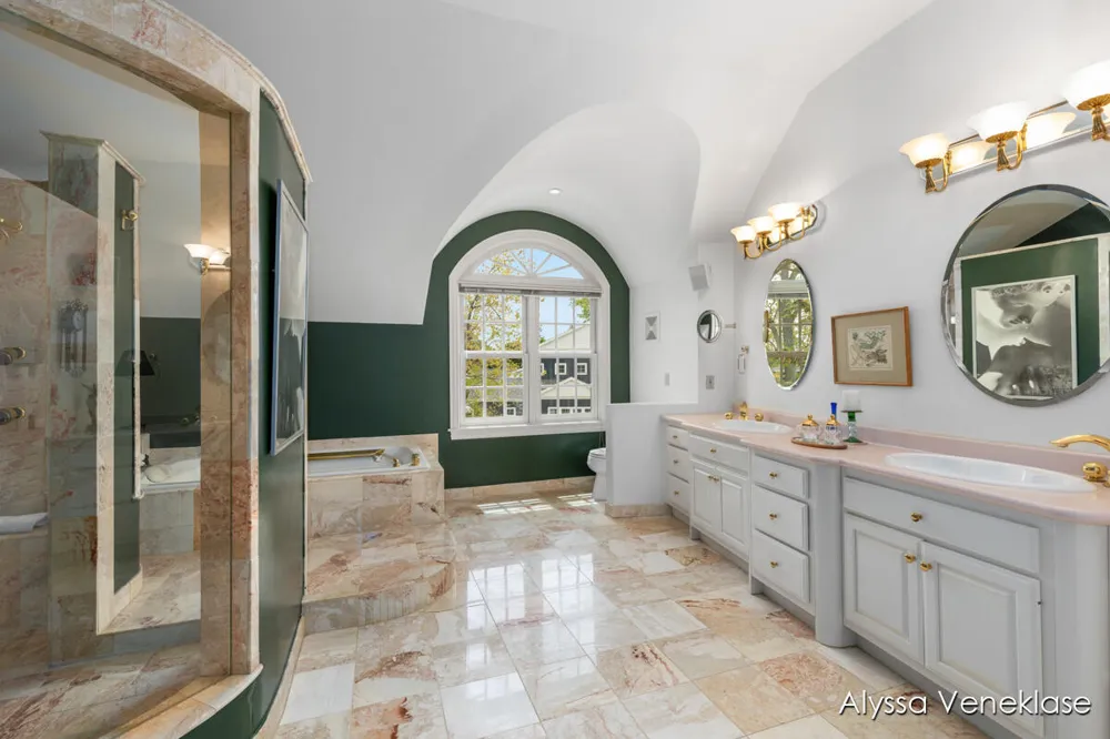 404 Shore Drive South Haven Charter Township, MI 49090