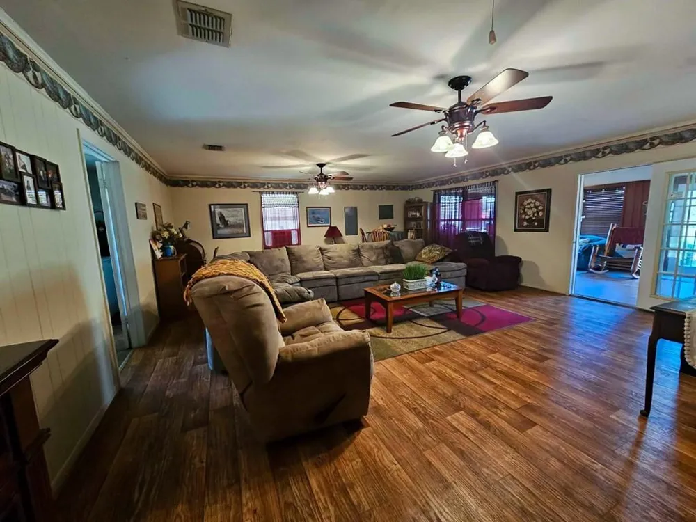 517 An County Road 147 Palestine, TX 75801