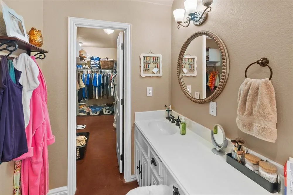 415 Stone Mountain Court Cresson, TX 76035