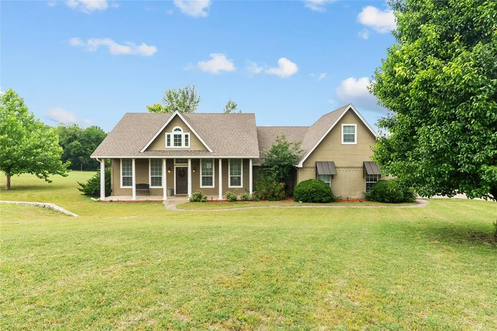 415 Stone Mountain Court Cresson, TX 76035