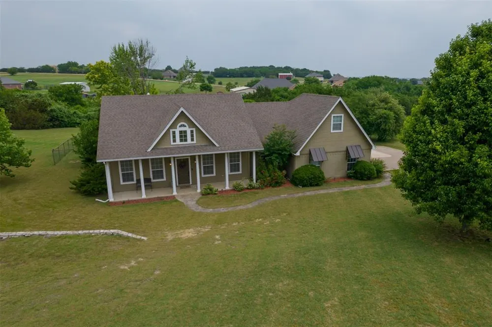 415 Stone Mountain Court Cresson, TX 76035