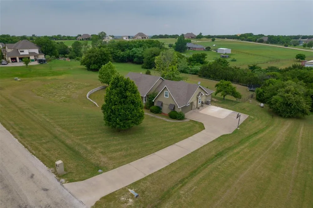 415 Stone Mountain Court Cresson, TX 76035