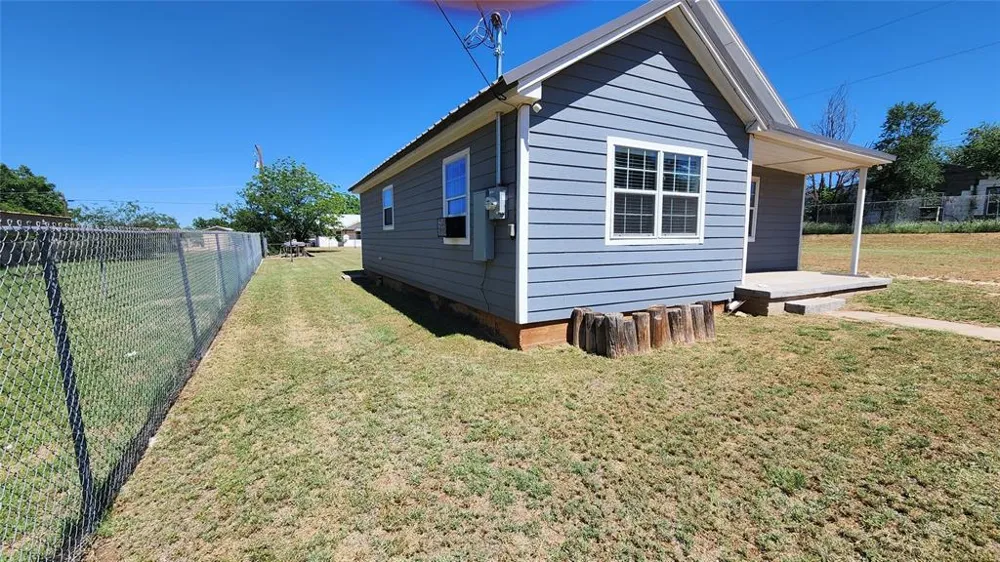 809 Bowie Street Sweetwater, TX 79556