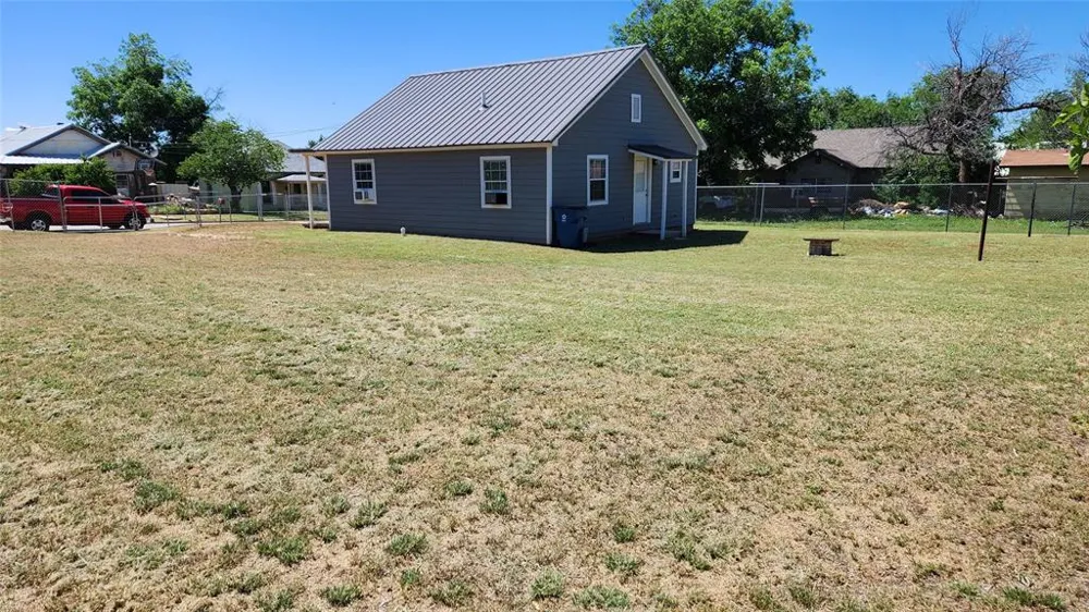 809 Bowie Street Sweetwater, TX 79556