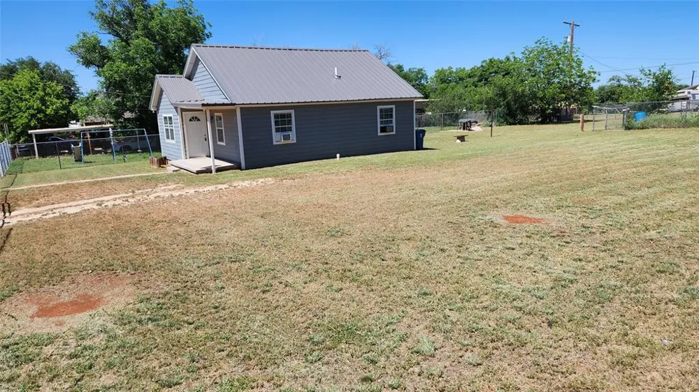 809 Bowie Street Sweetwater, TX 79556