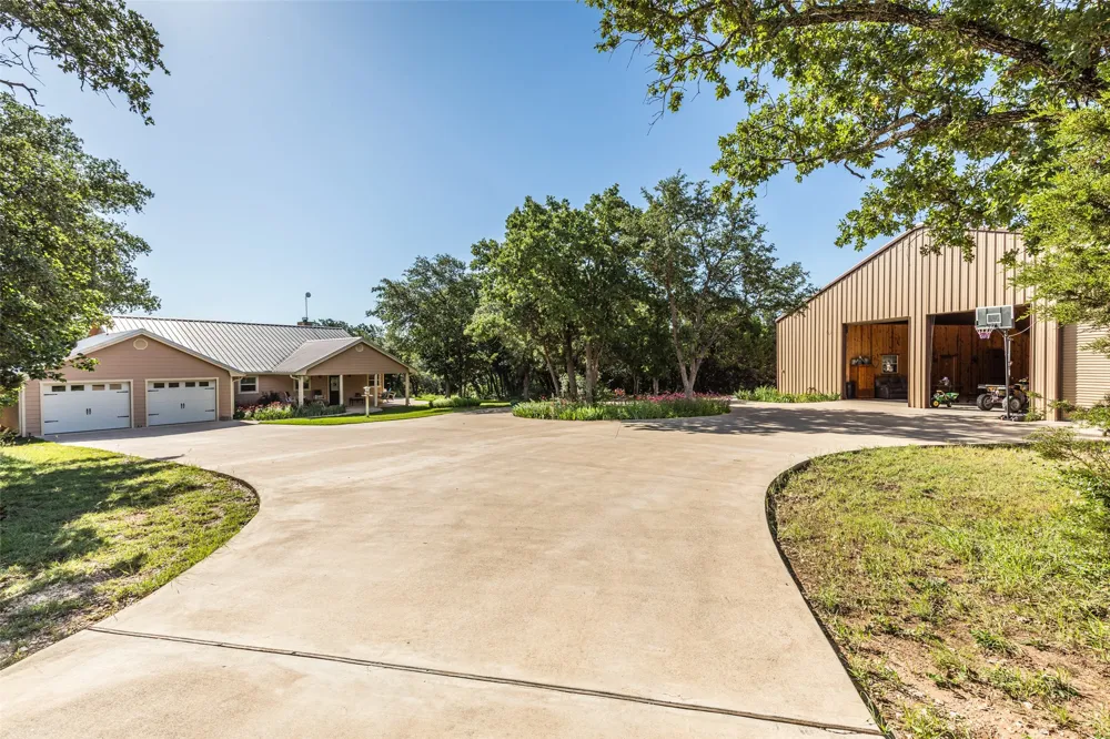 420 Private Road 1400 E Morgan, TX 76671